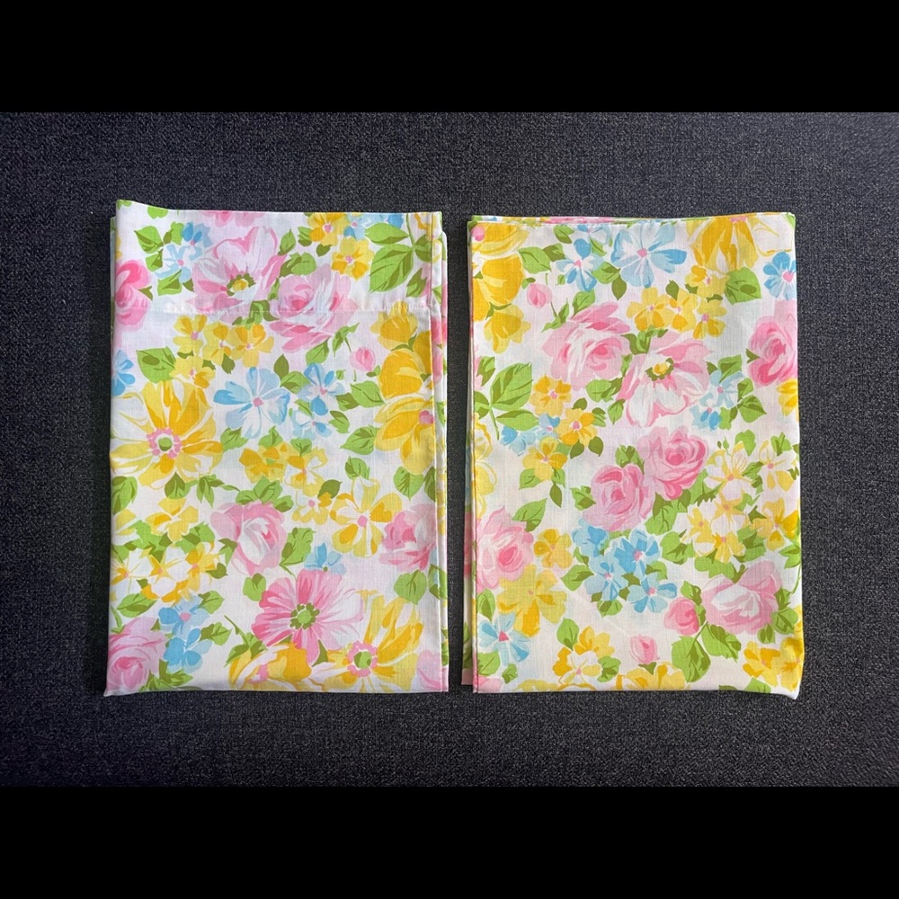 •Vintage Floral Pequot Pillowcase Set of 2•